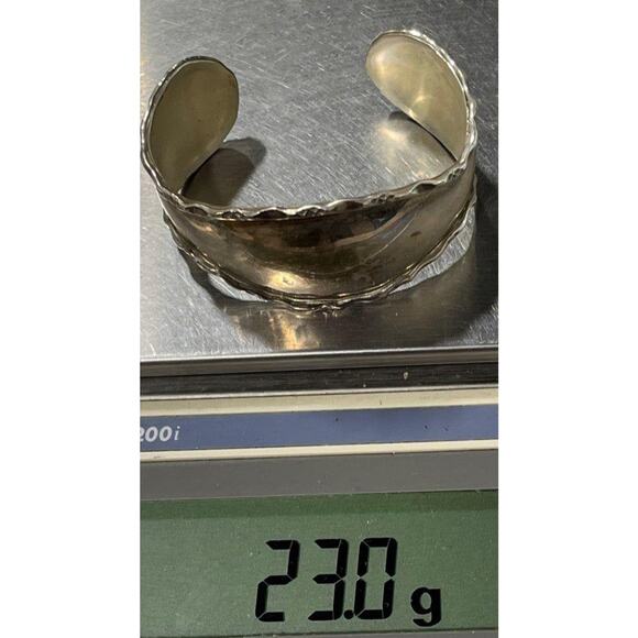 Mexico Sterling silver rolled edge wave design statement cuff - Picture 6 of 6